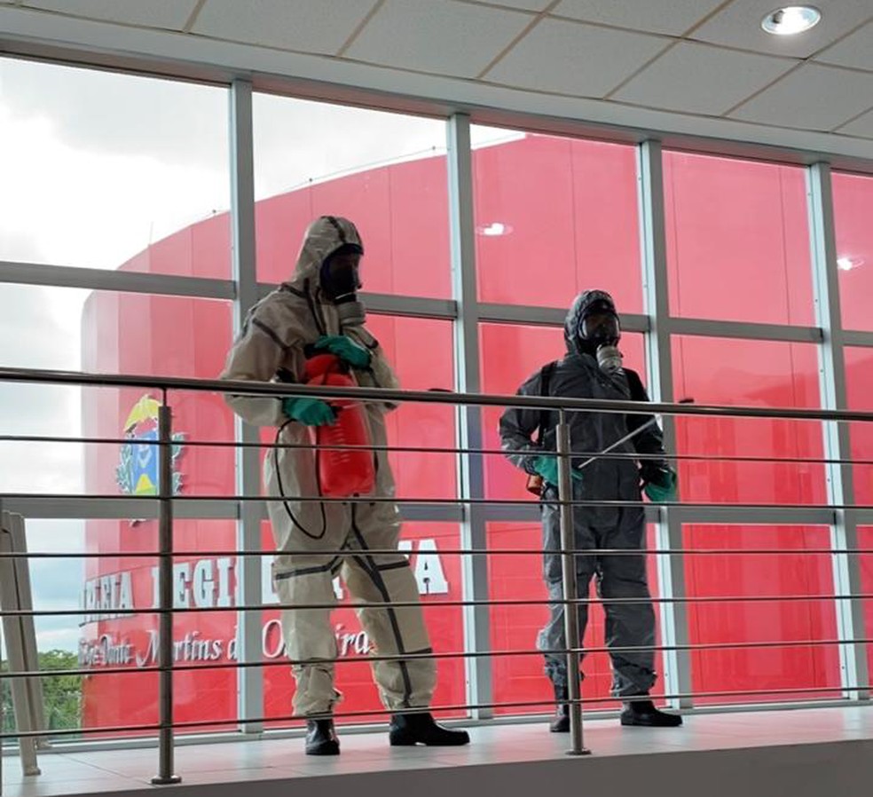 Prédio da ALMT é desinfectado depois da confirmação de três casos de coronavírus — Foto: Corpo de Bombeiros de Mato Grosso