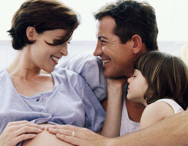 O envolvimento de todos durante a gravidez é uma oportunidade para unir a família e deixá-la mais forte (Foto: Thinkstock)