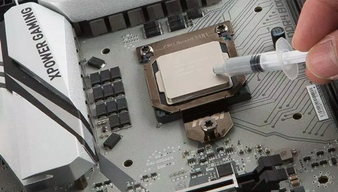 Proteção envolve o soquete do processador e fornece pontos de apoio para dividir o peso de um cooler grande (Foto: Divulgação/MSI)