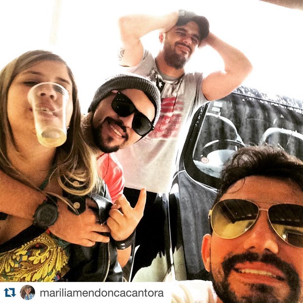 Henrique Castro com Marilia Mendonça e amigos, em 2016 (Foto: Reprodução/Instagram)