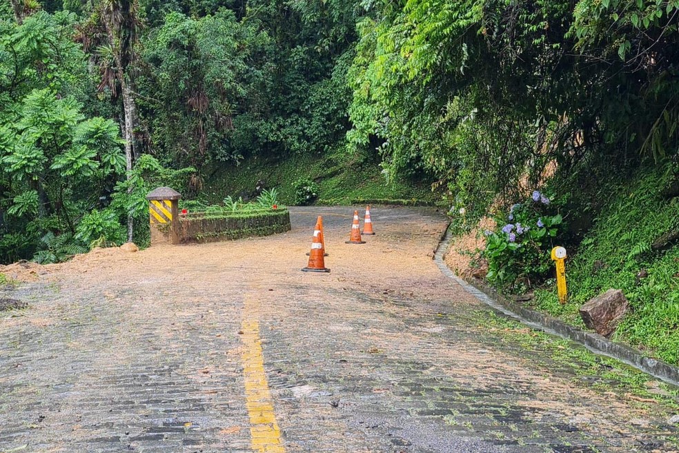 Estrada da Graciosa permanece fechada para avaliação de novos danos no pavimento — Foto: DER