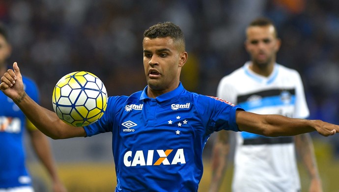 Otimista para o futuro, Alisson quer vaga na Copa Sul-Americana de 2017