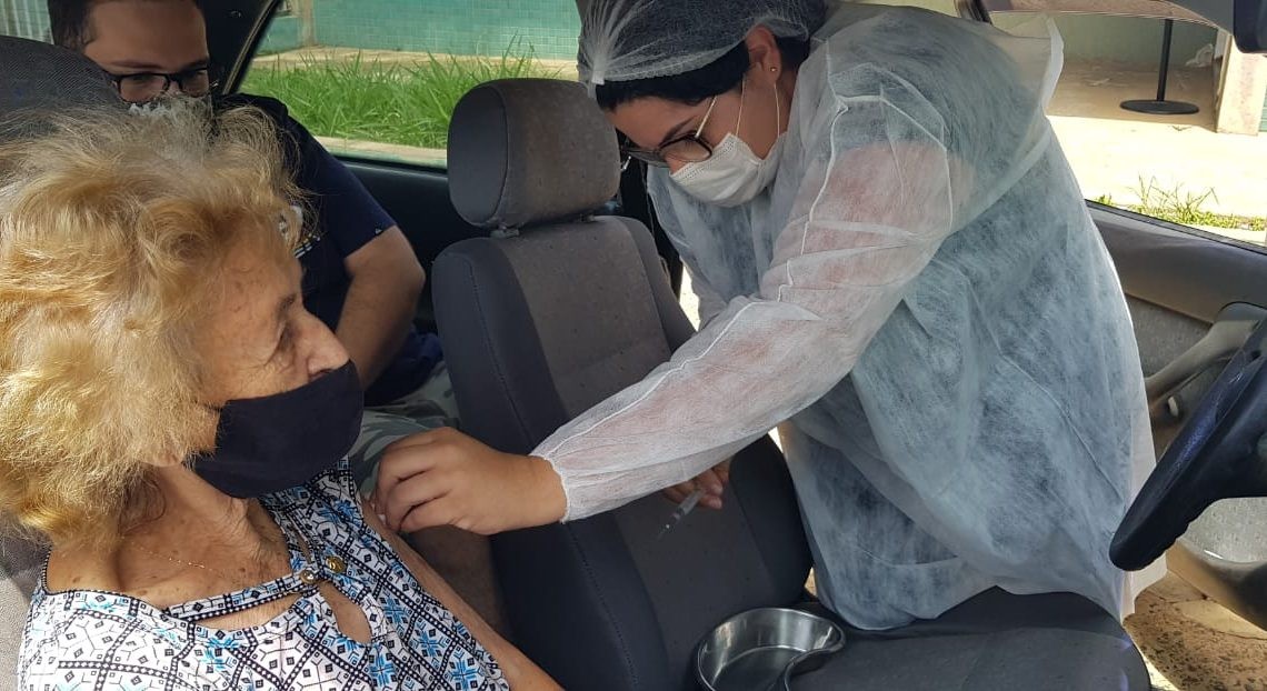 Araraquara, São Carlos, Ibaté e região aplicam 4ª dose contra Covid em idosos com 80 anos ou mais