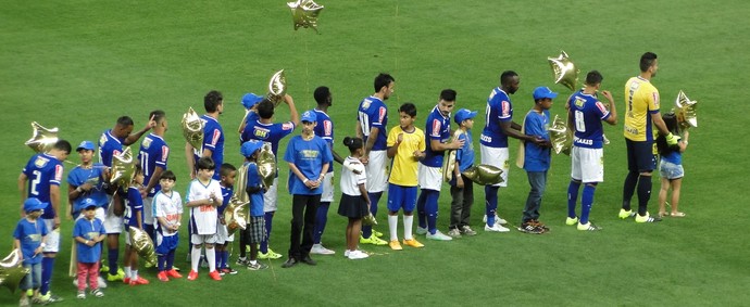 Pacotão do Cruzeiro: solidariedade, estreia, golaço e show da torcida