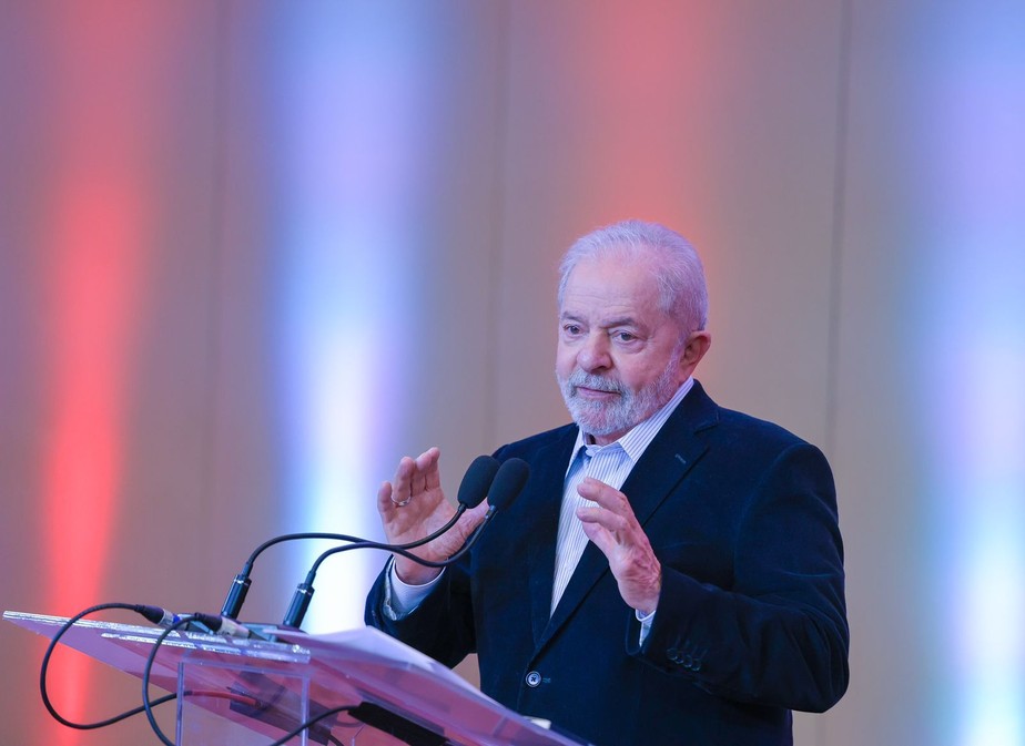Ap&oacute;s sil&ecirc;ncio, Lula diz que Bolsonaro foi est&uacute;pido ao conceder indulto a  Silveira | Pol&iacute;tica | Valor Econ&ocirc;mico