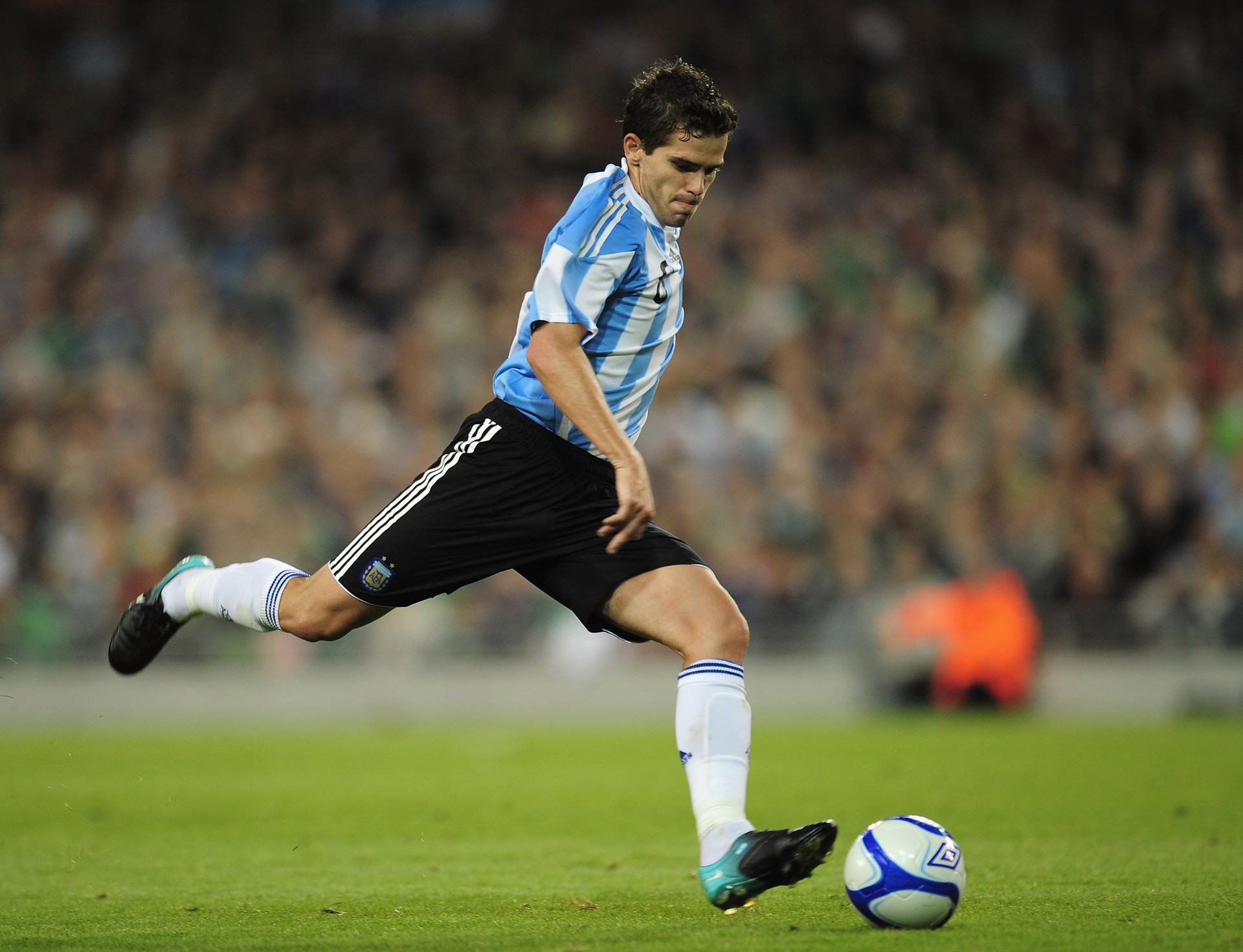Mesmo contundido, Fernando Gago deve ser convocado para a Copa (Foto: Getty Images)