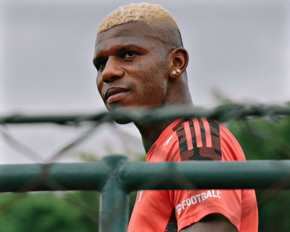Arboleda durante treino do São Paulo neste sábado — Foto: Divulgação/São Paulo