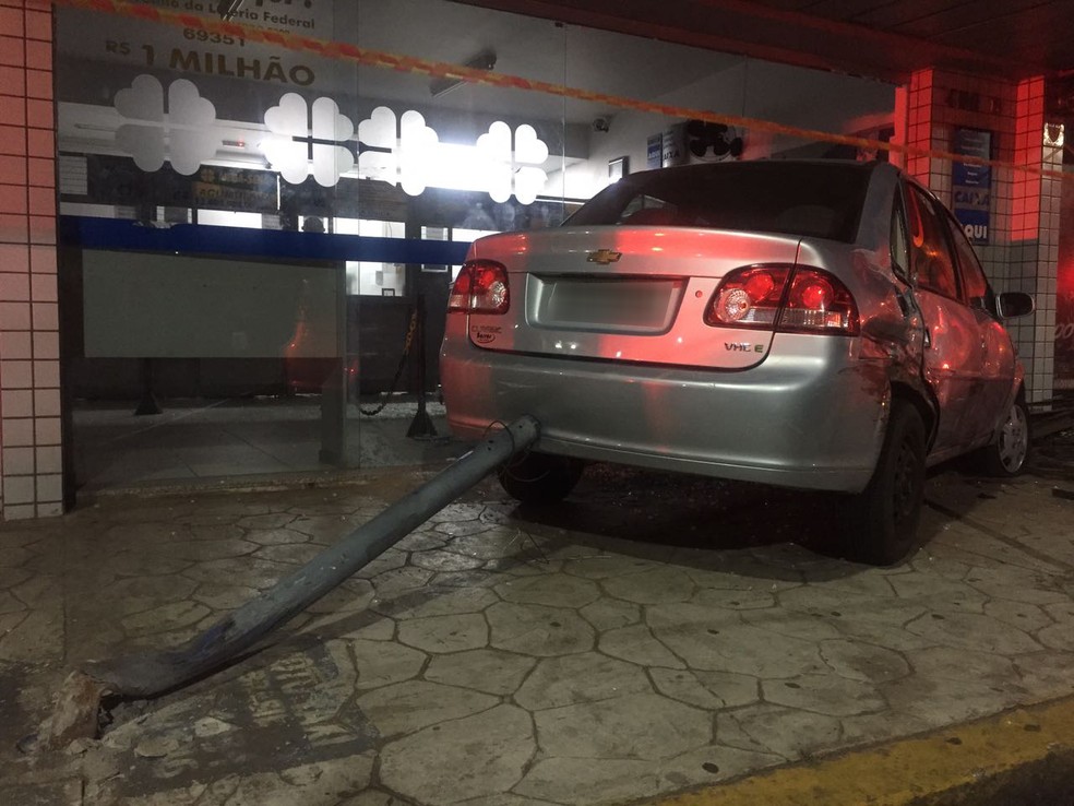Acidente ocorreu na Avenida Brasil, em Presidente Prudente (Foto: Murilo Zara/TV Fronteira)
