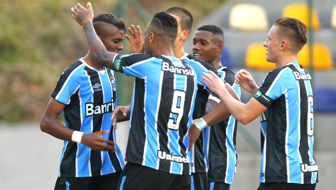 Grêmio se empolga com reforços em 2017 e promoverá joias ao grupo de Renato