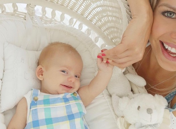Recém-nascido já sabe sorrir para foto  (Foto: reprodução/Instagram)