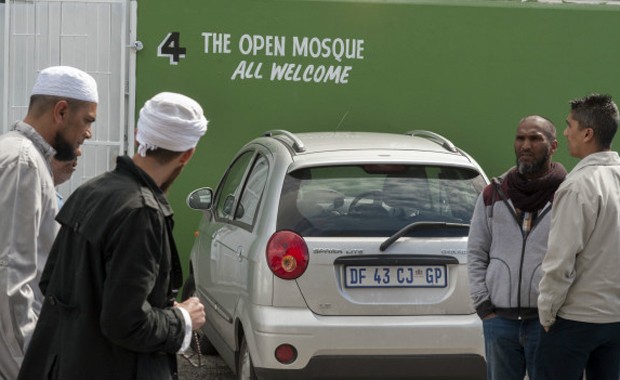 A "Mesquita Aberta" aceita pessoas de todos gêneros, religiões e orientações sexuais (Foto: BBC)
