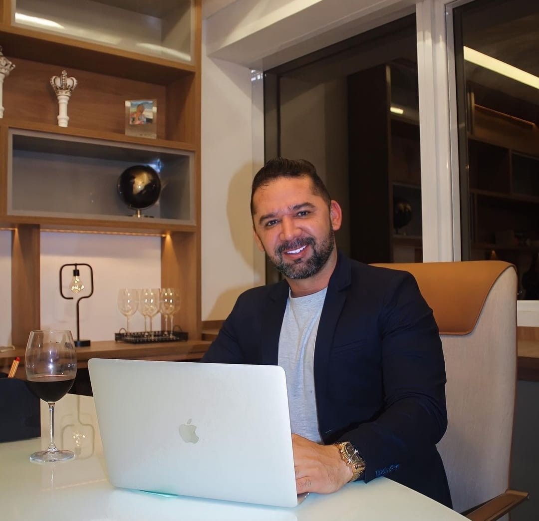 Polícia Civil conclui inquérito de empresário morto a tiros em restaurante na BA e mandante é preso