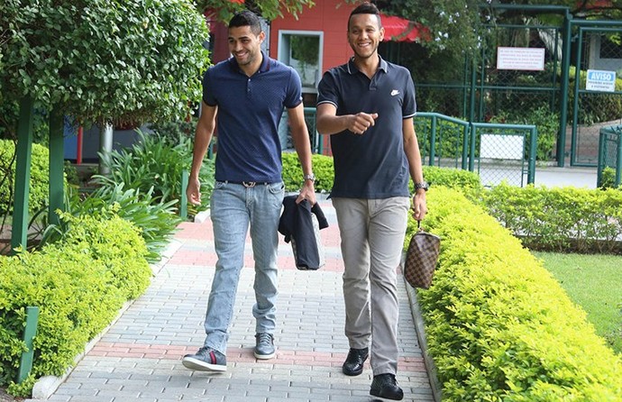 Compadres, Souza e Kardec festejam parceria que terminou em gol tricolor