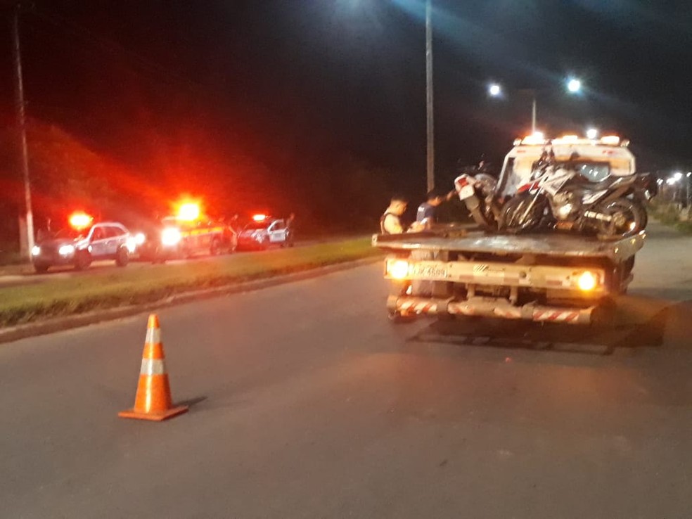 Veículos com documentação atrasada foram apreendidos durante barreira da operação integrada — Foto: Polícia Militar/Divulgação