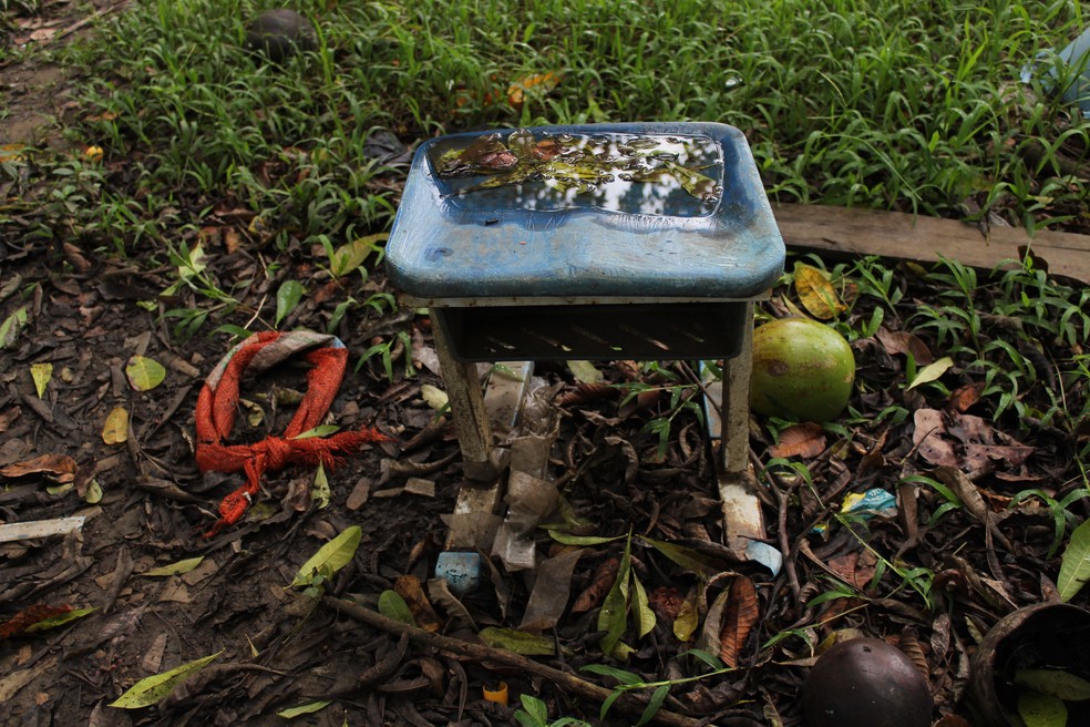 Alunos ribeirinhos passaram cinco anos fora da escola — Foto: Jaíne Quele Cruz/g1