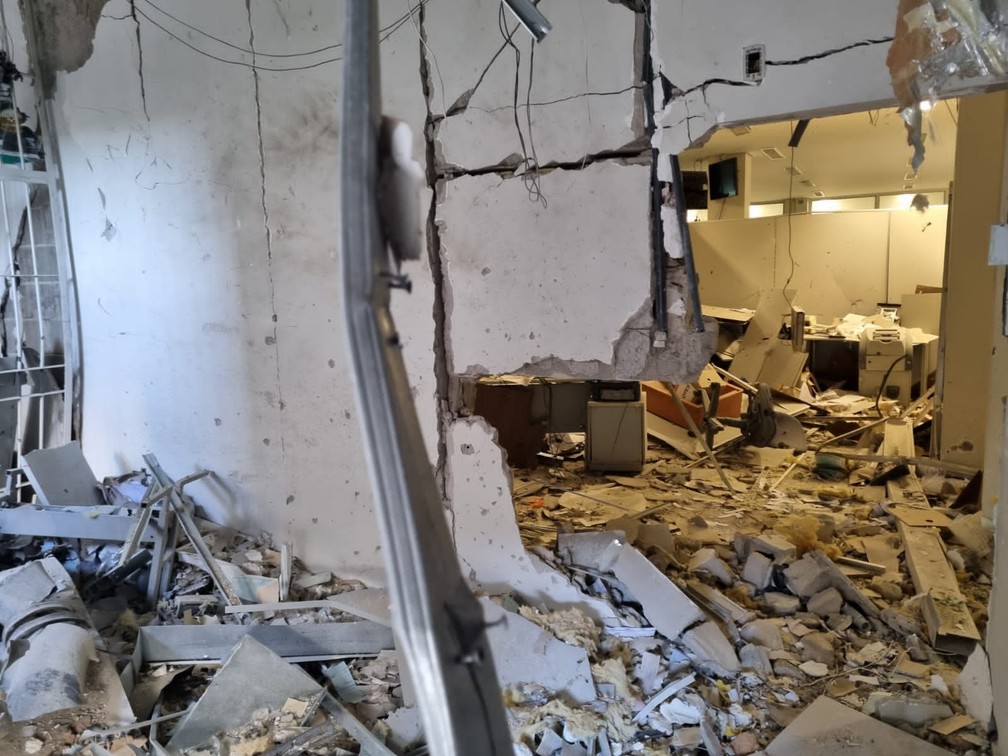 Caixa Econômica Federal de Itajubá (MG) após ataque em tentativa de assalto — Foto: Redes sociais 