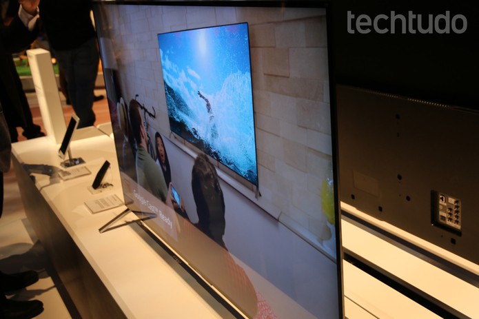 Sony X900C é a TV LCD mais fina do mundo (Foto: Isadora Díaz/TechTudo)