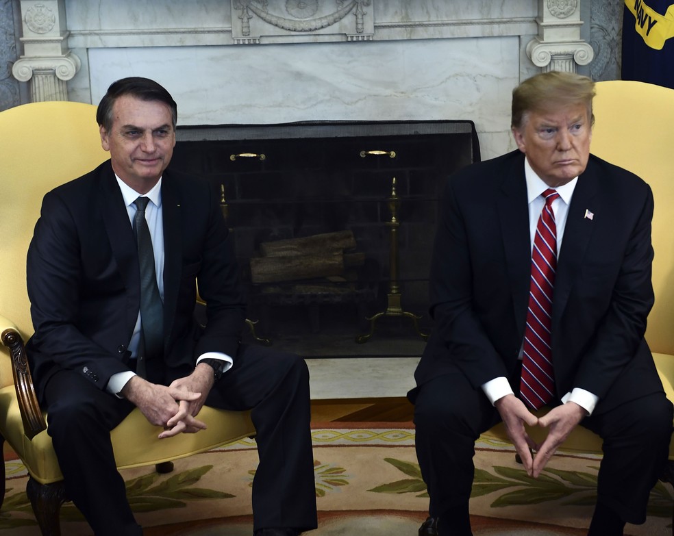 O presidente brasileiro, Jair Bolsonaro, durante encontro com o presidente dos Estados Unidos, Donald Trump, no SalÃ£o Oval da Casa Branca â Foto: Kevin Lamarque/ Reuters