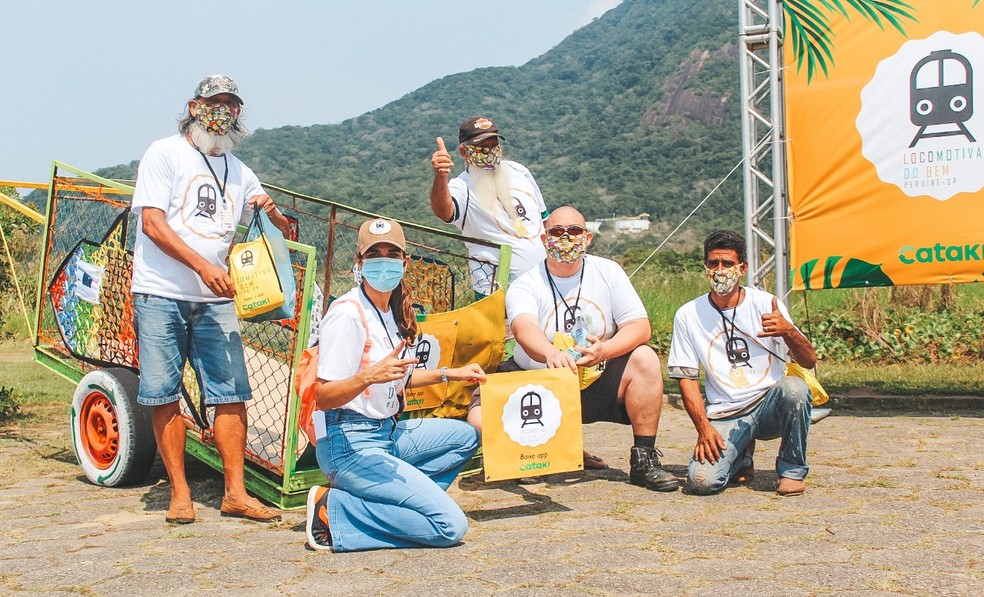 Em busca de patrocinadores e voluntários, projeto ajuda catadores de resíduos a encontrarem contratantes do serviço — Foto: Arquivo Pessoal/Talita Guandalini