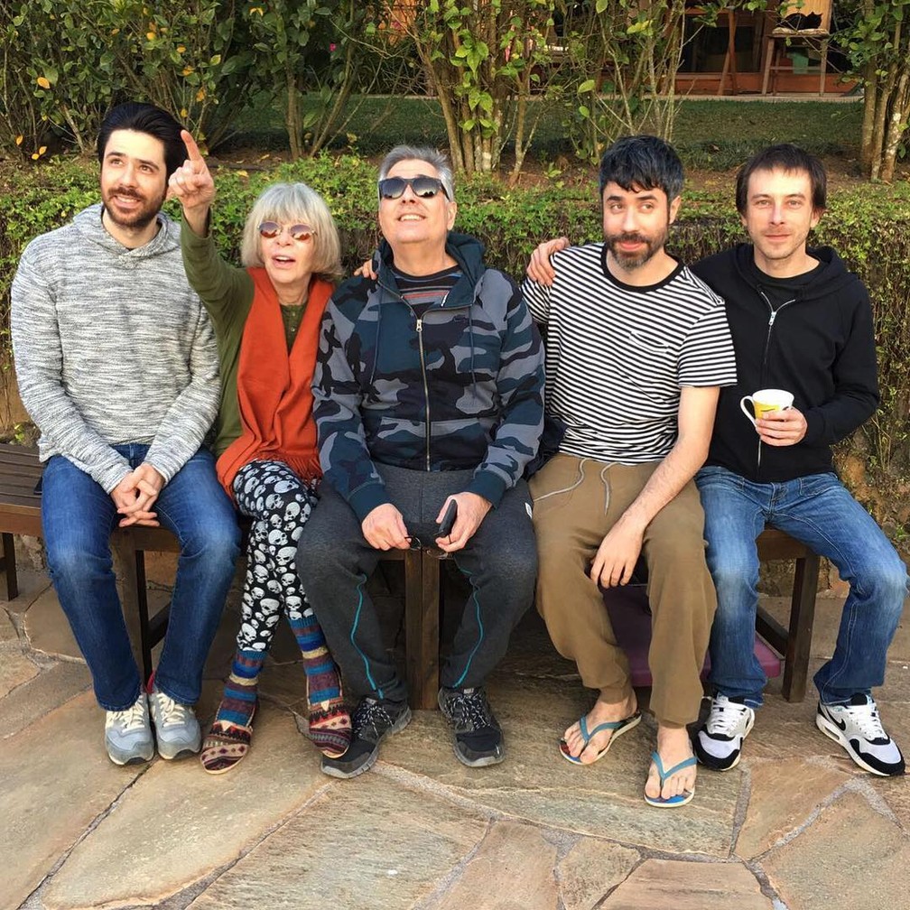 Rita Lee e Roberto de Carvalho com os filhos João Lee, Antonio Lee e Beto Lee, em foto de 2016 — Foto: Reprodução/Instagram/JoãoLee
