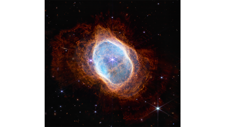 O telescópio James Webb revelou pela primeira vez a dinâmica entre as duas estrelas da nebulosa do Anel do Sul: uma anã branca moribunda cujo gás e poeira liberados cercam a mais jovem (no centro).