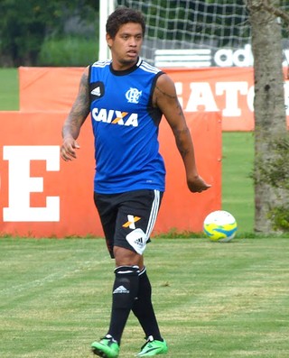 Torcida empolga Cadu para volta ao Fla: Vou encarar como uma guerra