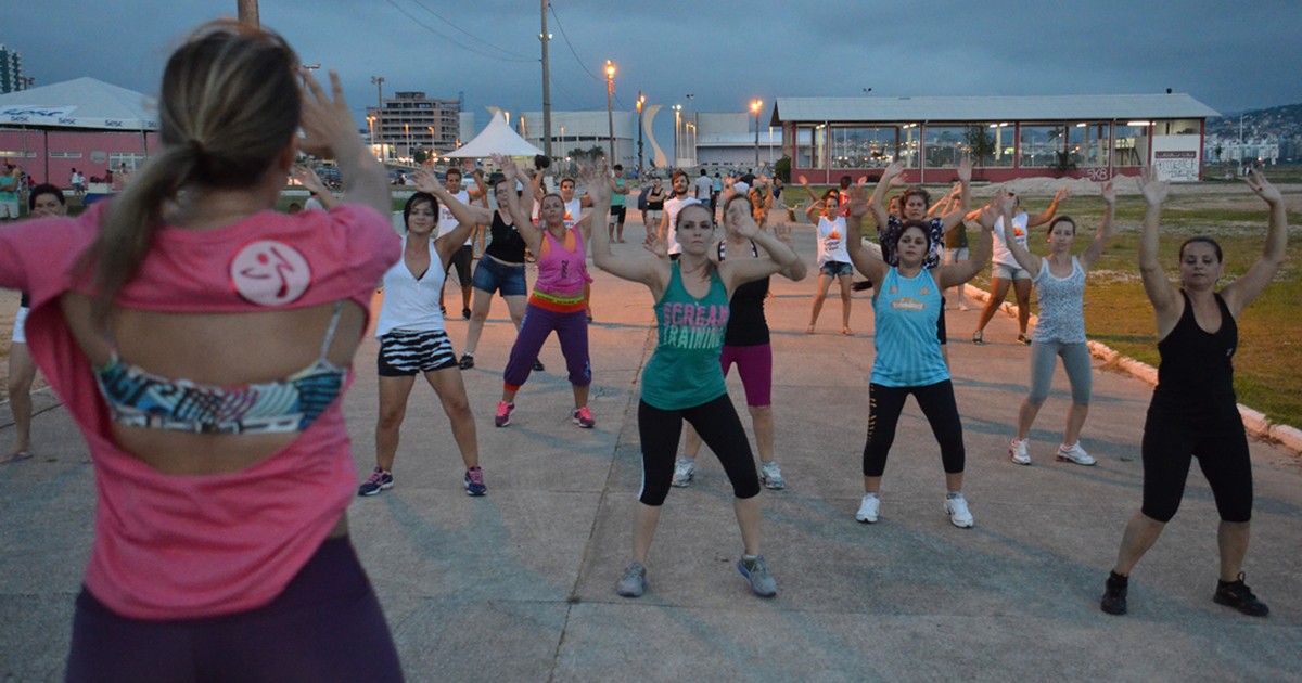 Zumba Rio G1 - Aulas gratuitas de zumba agitam Beira-mar de São José em março ...