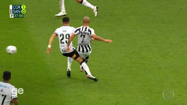 Roni volta a jogar pelo Corinthians, leva amarelo e não enfrenta o Ceará