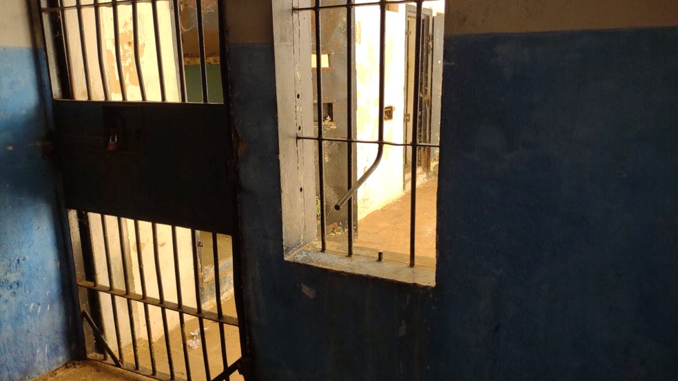 Presos serraram grades de cela para fugir em Rondonópolis (MT) — Foto: Divulgação
