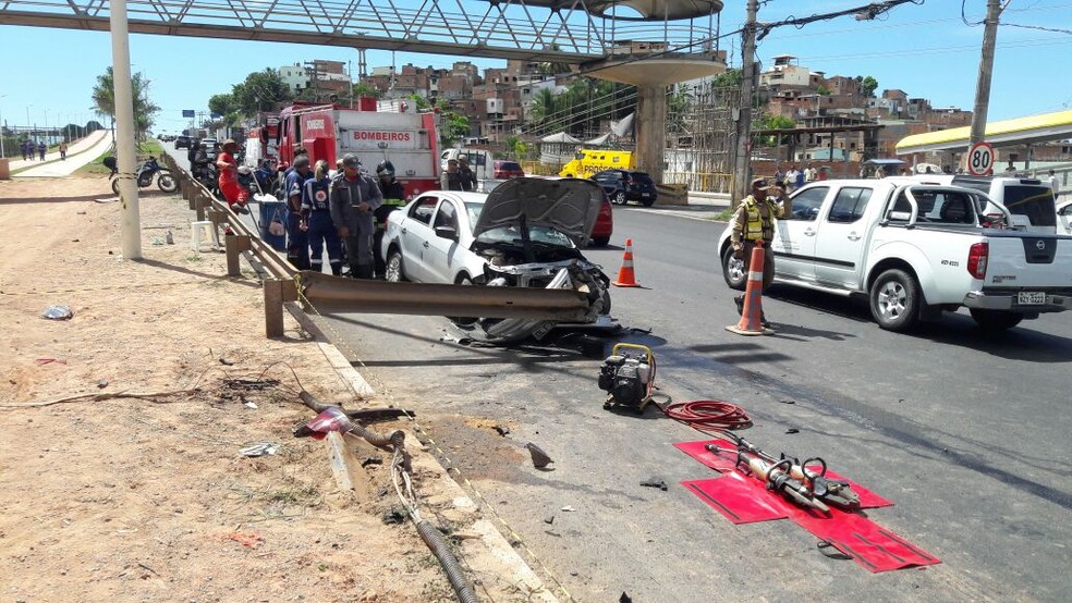 Acidente na Avenida Paralela, em Salvador, deixa uma pessoa morta (Foto: Vanderson Nascimento/TV Bahia)