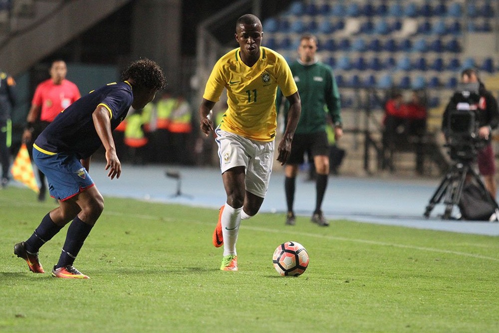 Diretor da CBF cita Vinícius Júnior e defende uso de terceiros para evitar saídas precoces