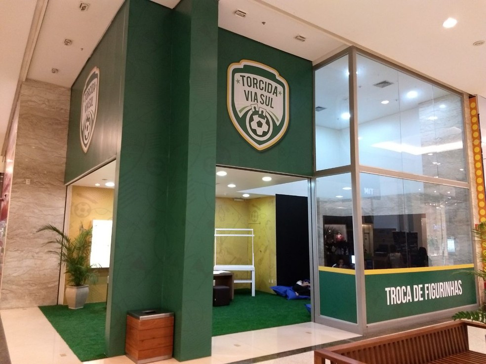 Troca de figurinhas da copa no Via Sul Shopping. (Foto: Divulgação)