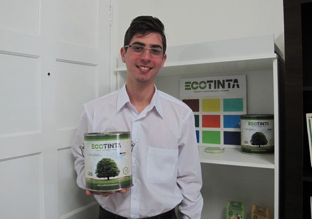 Jovem ganhou o título com o projeto de uma tinta ecológica (Foto: Mariane Rossi/G1)