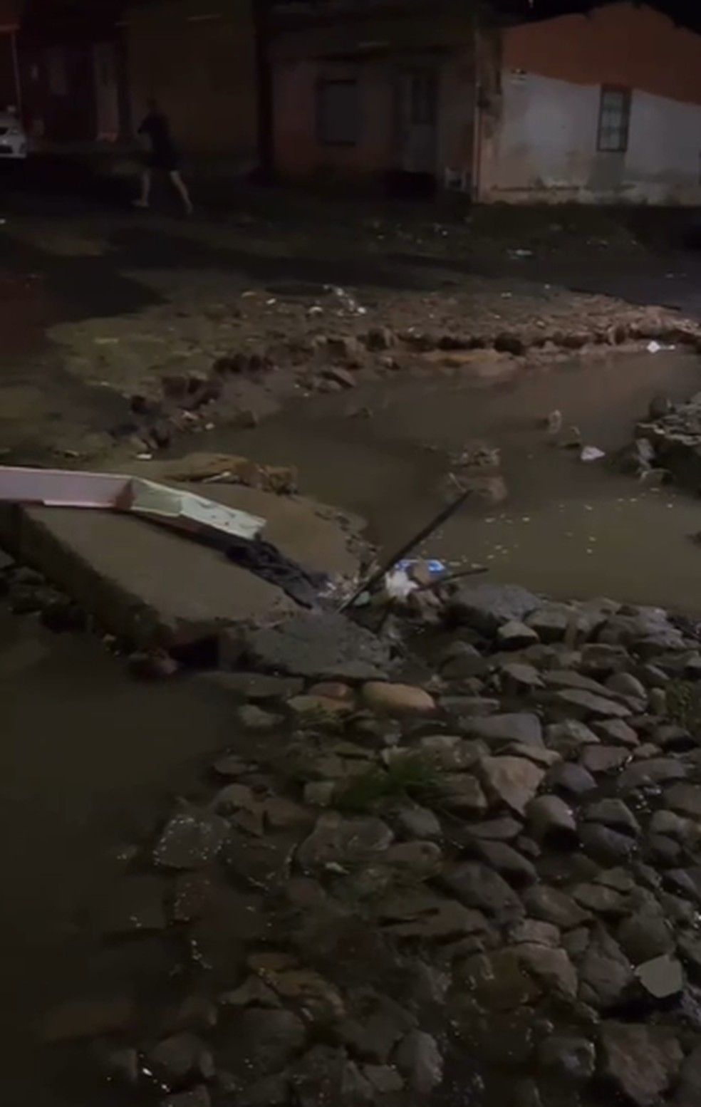 A chuva abriu várias crateras em Tianguá por conta das chuvas.   — Foto: Reprodução