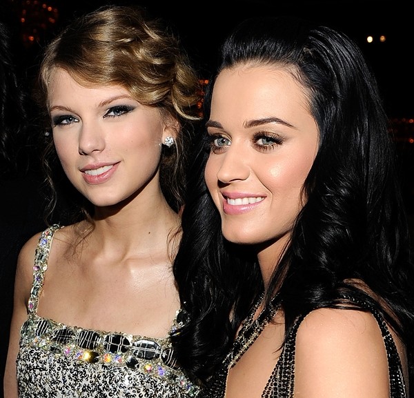 Taylor Swift e Katy Perry no Grammy de 2010 (Foto: Getty Images)