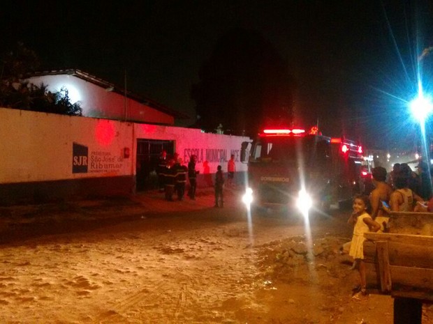 Escola Municipal Nice Lobão foi alvo de ataque na noite de sábado (1º) em São José de Ribamar, MA (Foto: João Ricardo)