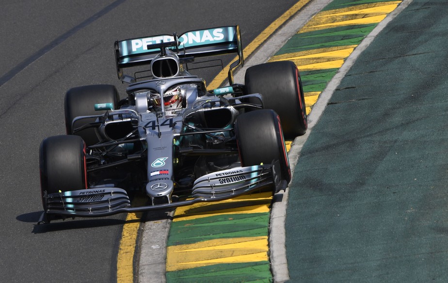 Lewis Hamilton esmaga recorde da pista e faz a pole na abertura da Fórmula 1, na Austrália