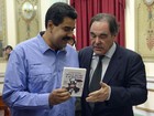 Amigo de Chávez, Oliver Stone se reúne com Maduro na Venezuela	