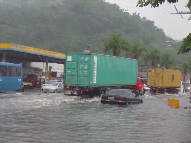 Obras para acabar com enchentes começam na Zona Noroeste (Foto: Reprodução / TV Tribuna)