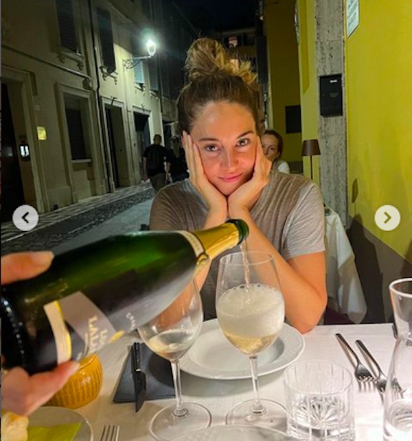 A atriz Shailene Woodley na Itália em foto compartilhada pelo ator Ansel Elgort (Foto: Instagram)