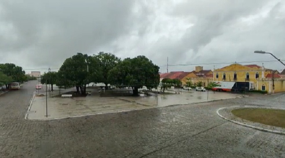 Cidade de Icó amanheceu chuvosa nesta quarta-feira.  — Foto: Wandenberg Belém/Sistema Verdes Mares