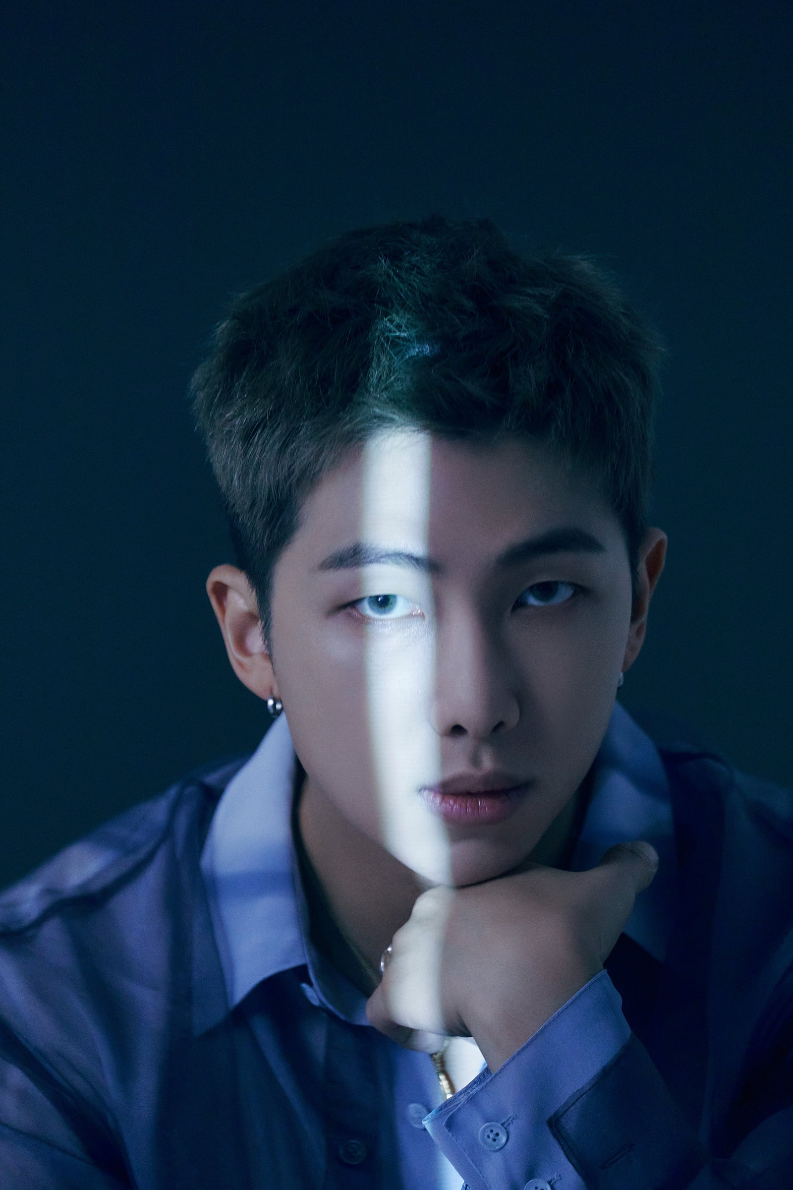 RM, do BTS, em foto conceitual do álbum antológico 'Proof' — Foto: Divulgação / Big Hit Music