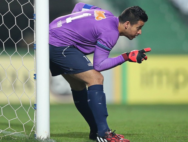 Fábio garante vitória do Cruzeiro sobre o Coritba e é o vilão da 24º rodada