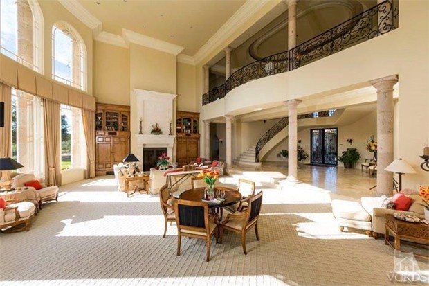Britney Spears mora em uma mansão avaliada em US $ 7,4 milhões em Thousand Oaks, na Califórnia (Foto: Reprodução / Realtor)