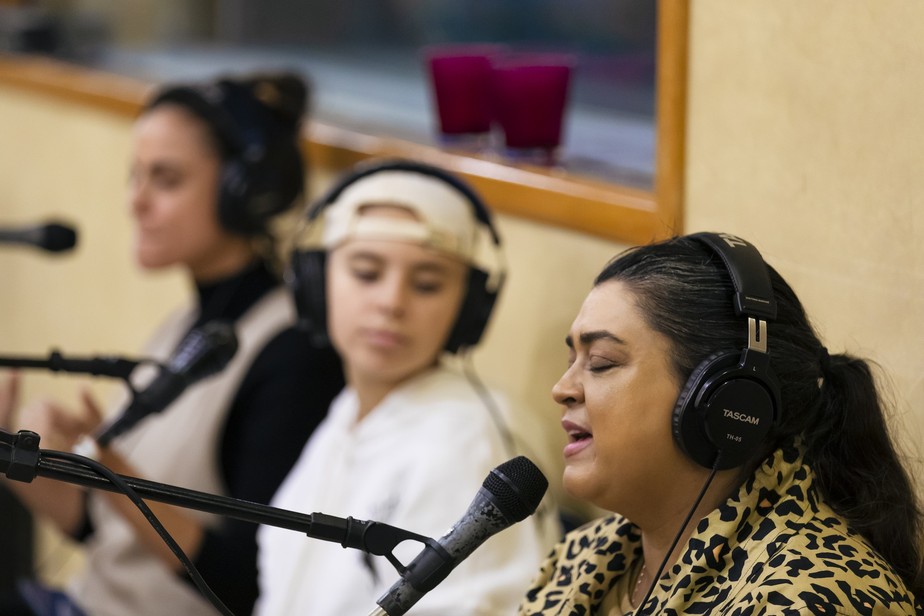 Preta Gil canta ao lado da sobrinha Flor e da cunhada Mariá Pinkusfeld