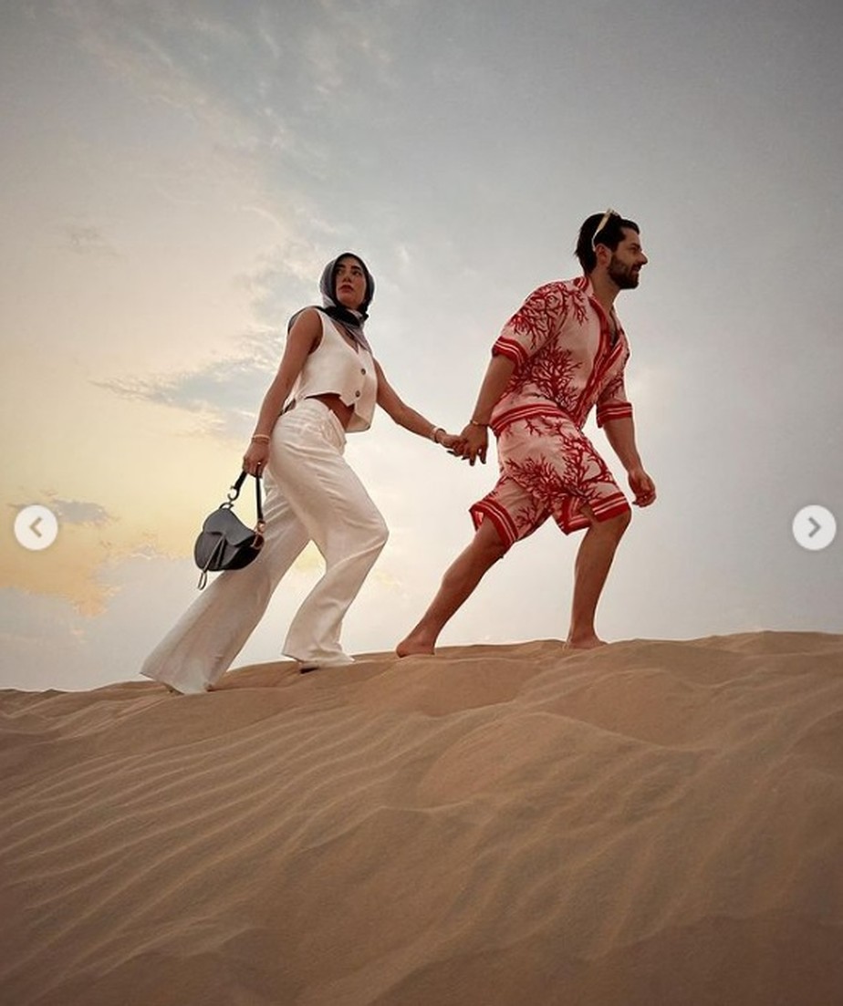 Alok e Romana Novais conhecem deserto no Qatar