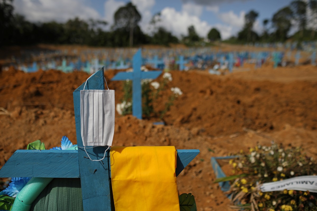 Manaus registra 110 enterros em um dia e se aproxima do recorde de abril do ano passado