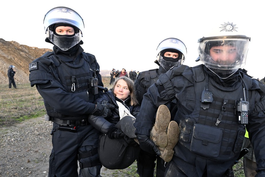 Greta Thunberg é presa após protestar em mina de carvão na Alemanha