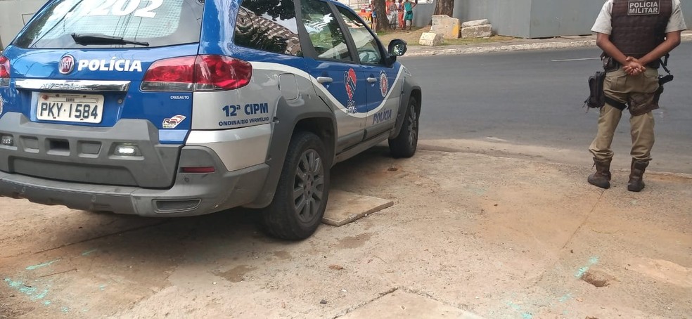 Policiamento reforçado no bairro de Ondina, em Salvador — Foto: Cid Vaz/TV Bahia