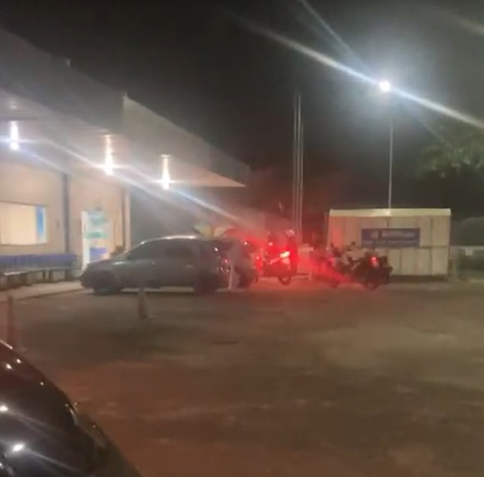 PM negocia com criminosos que fizeram ao menos um refém na UPA de Marituba, no PA — Foto: Reprodução